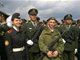 解放军帅气亮相俄阅兵彩排 俄女兵争相合影