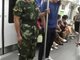 南昌消防员乘地铁挺拔身姿成网红：要对得起这身衣服！