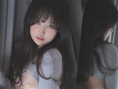 圆脸小美女Sia超短毛衣小内内写真
