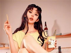 橙色T恤小姐姐居家酒后自嗨激情四燃