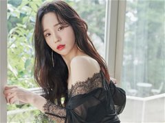 熟透了的美女居家薄纱透视睡衣写真