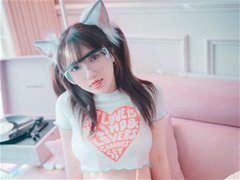 可爱美女孙乐乐-爱玩电游的少女