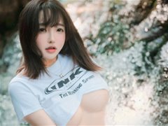 大自然里的美女孙乐乐溪中嬉戏无圣光图集