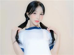 双马尾小美女Candy体操服下的粉嫩娇躯