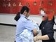 女子3万元卖掉亲生女儿后又后悔 求助警方成功找回