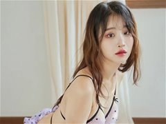 斑点情趣内衣美女Snow居家诱惑写真