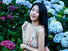小美女肉包万花丛中纯情+风情万种两不误