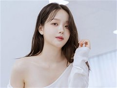 白色宽松衣美女SOMI居家湿身诱惑